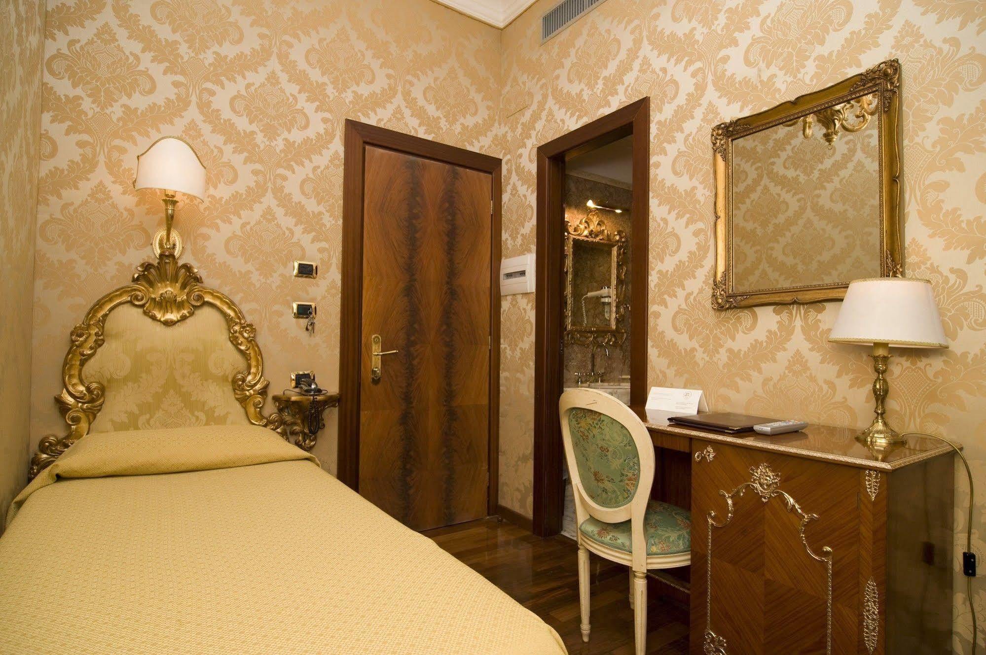 Hotel Des Epoques Рим Экстерьер фото